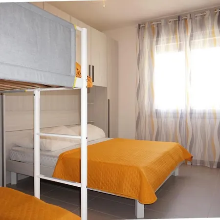 Lovely Flat With Balcony And Shared Swimming Pool *